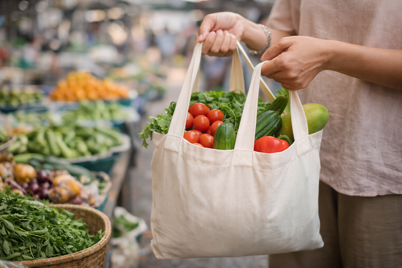 Weekly market shop with reusable bag